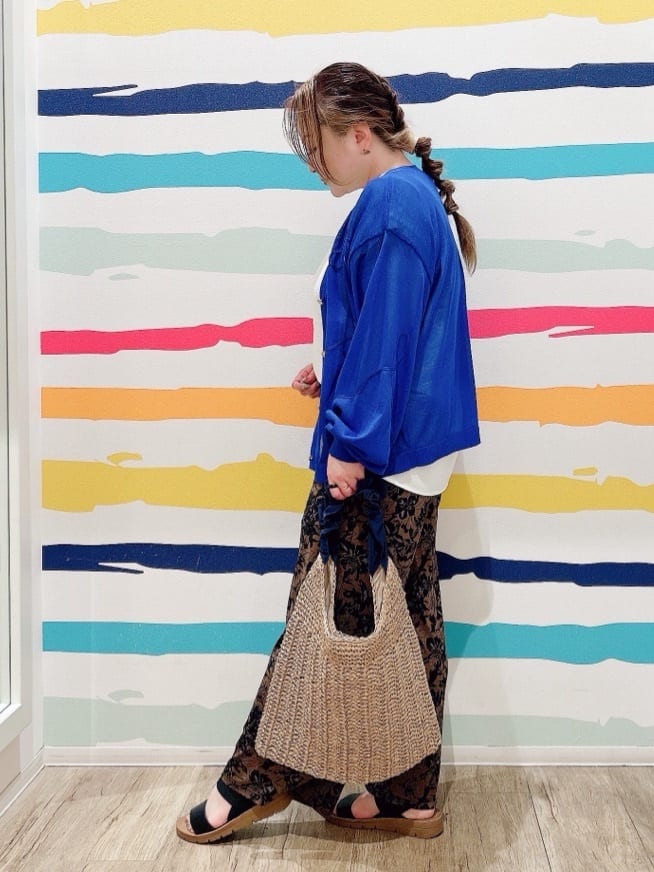 Peeさんの「SHOO･LA･RUE｜ニュアンスデザインがこなれ見え 刺繍デザイン シアーカーディガン」を使ったコーディネート