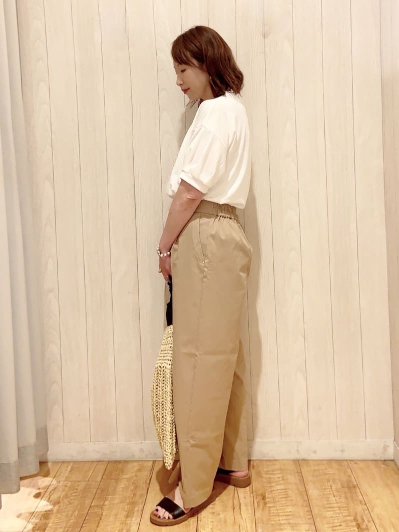 あいこさんの「SHOO･LA･RUE｜アンクルゴムフラットサンダル」を使ったコーディネート