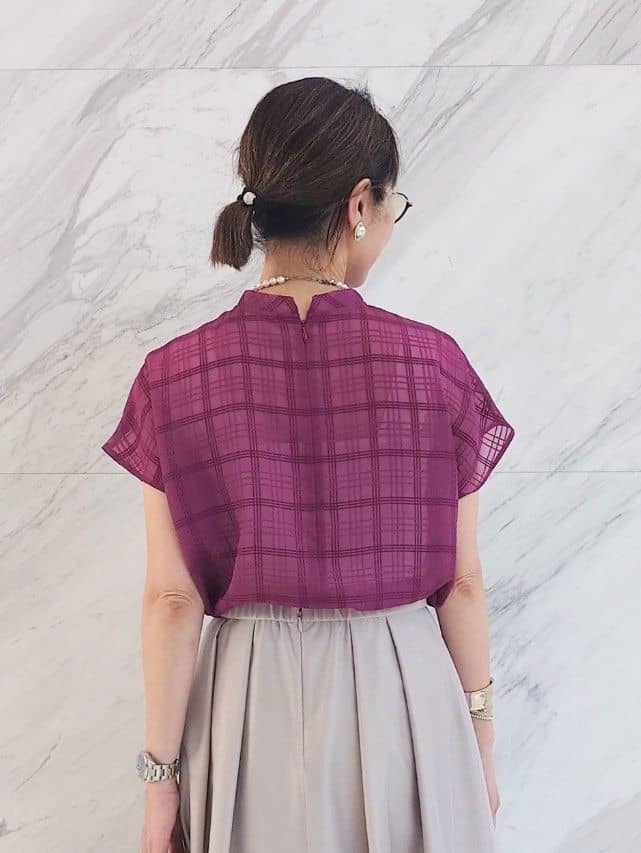 MUTSUKOさんの「UNTITLED｜【シアー】チェックスタンドネックブラウス」を使ったコーディネート