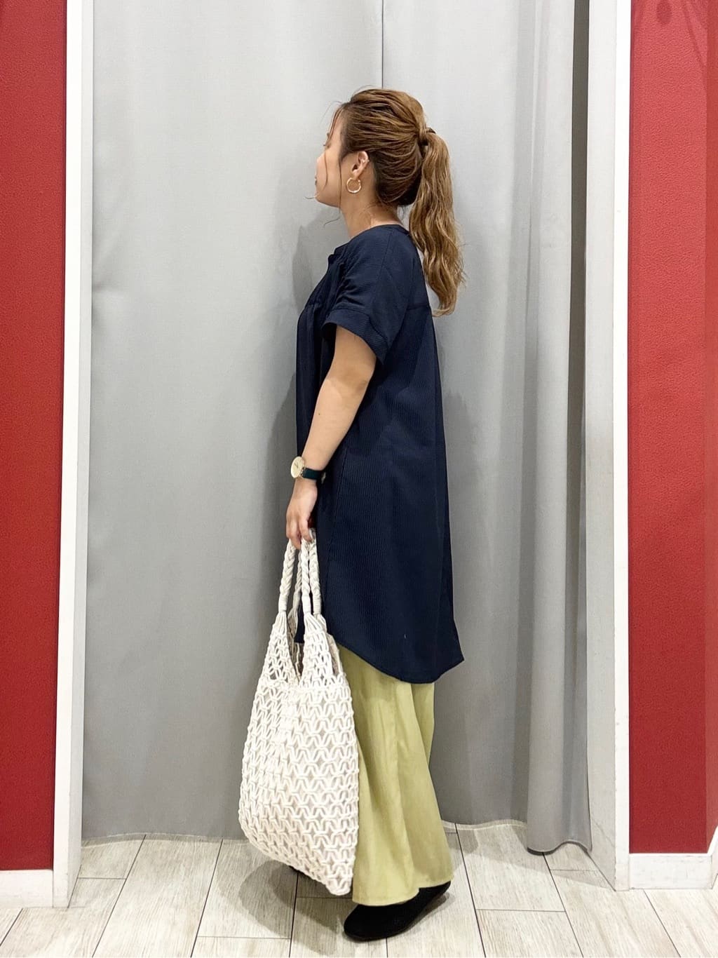 shioさんの「SHOO･LA･RUE｜【S-LL/ひんやり/体型カバー】サッカーストライプ Aラインチュニックブラウス」を使ったコーディネート