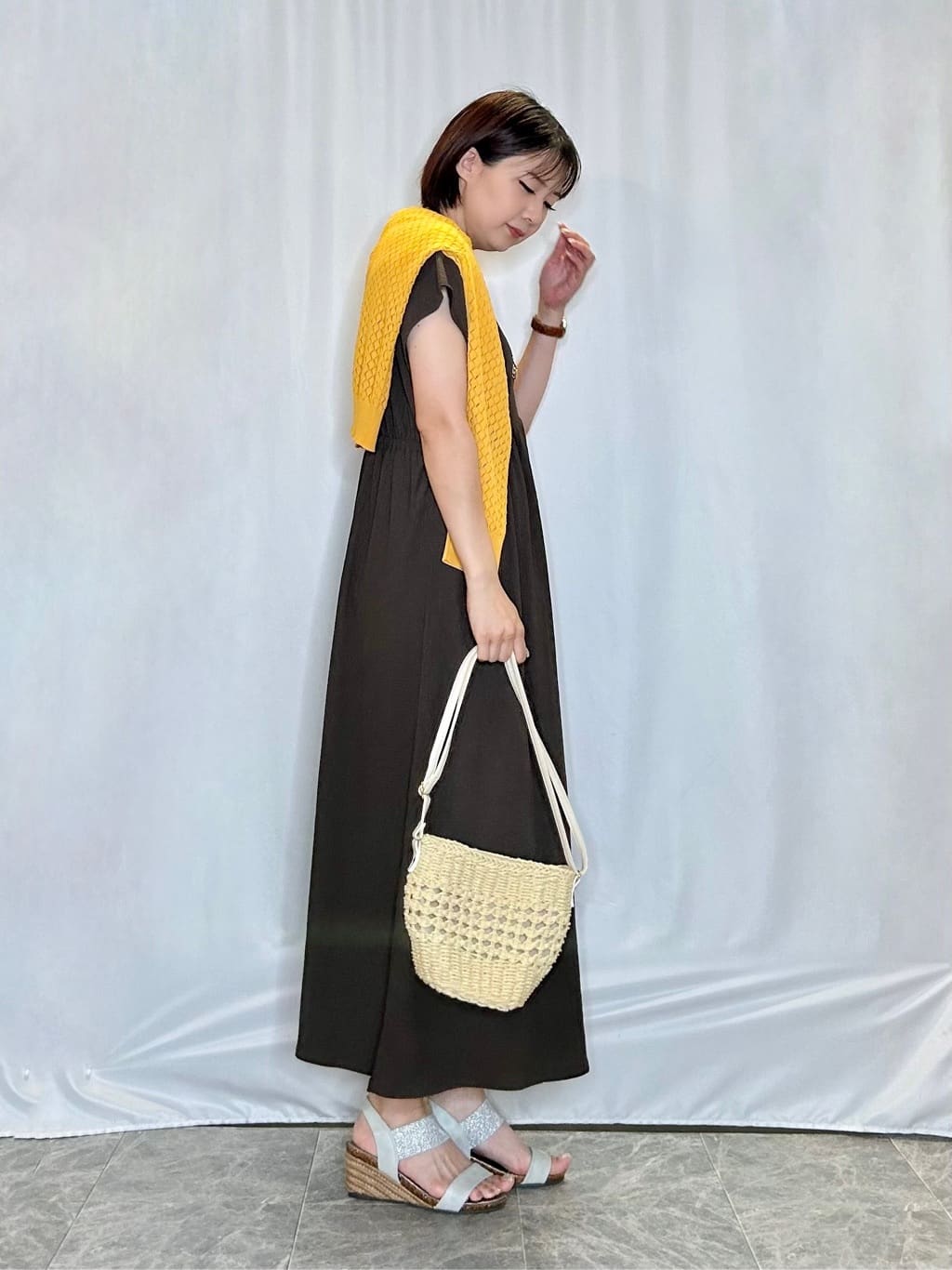 ネリさんの「SHOO･LA･RUE｜【前後2WAY】さらりと大人上品に 楊柳フレンチワンピース」を使ったコーディネート