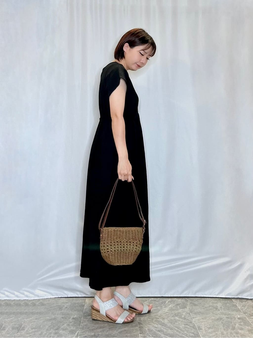 ネリさんの「SHOO･LA･RUE｜【前後2WAY】さらりと大人上品に 楊柳フレンチワンピース」を使ったコーディネート