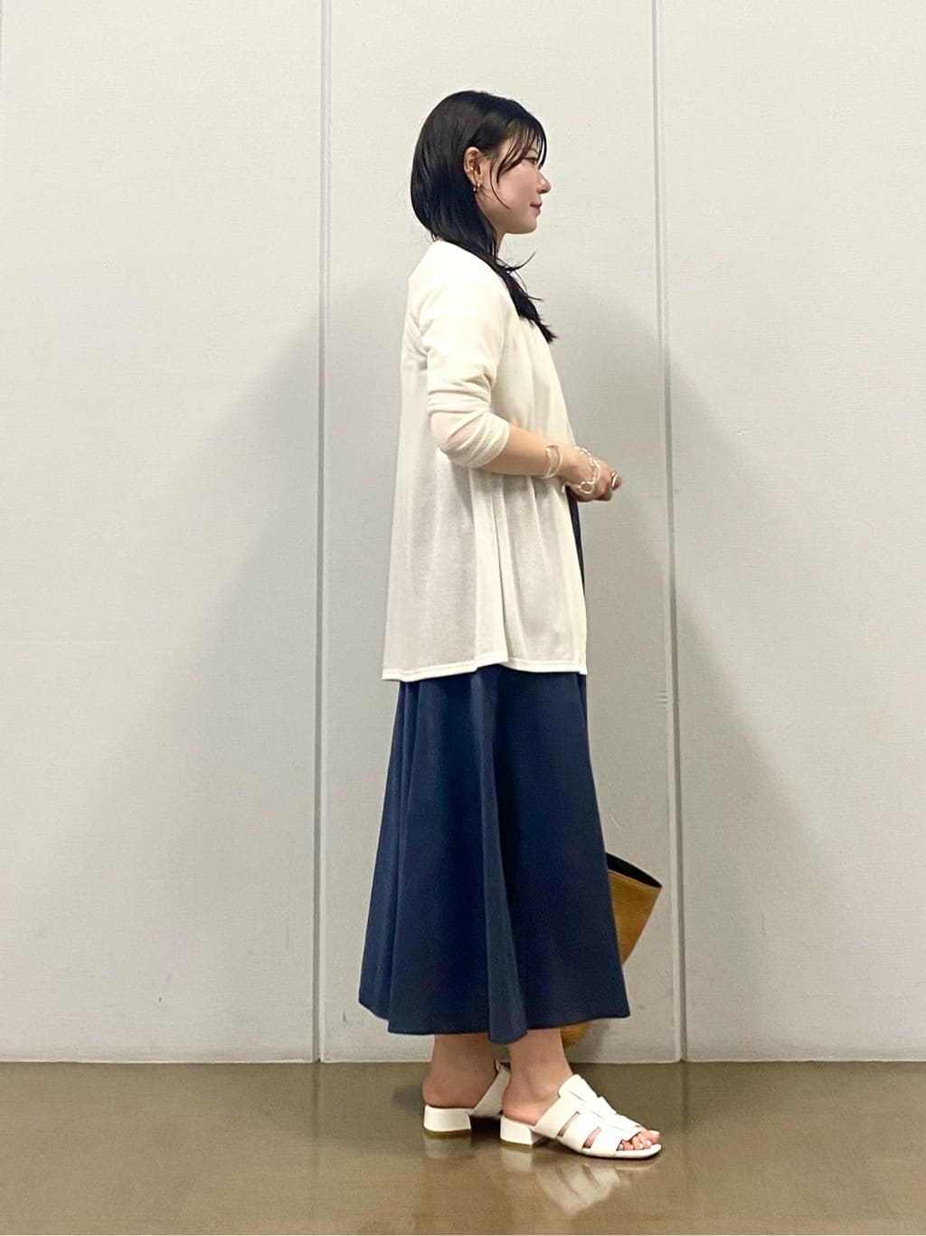 misakiさんの「INDIVI｜【洗える／シアーストライプ柄】着流しジャージカーディガン」を使ったコーディネート