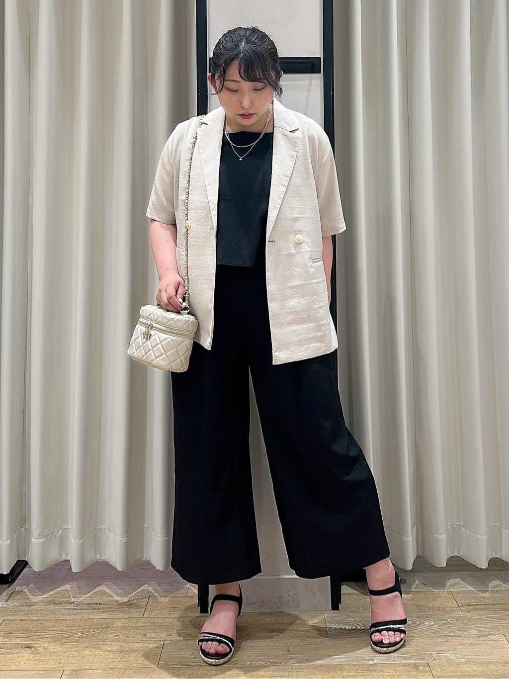 suzuさんの「grove｜軽やかに羽織れて、きちんと見え ハーフスリーブテーラードジャケット」を使ったコーディネート