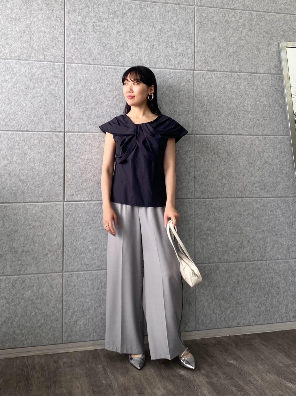 rinaさんの「INDIVI｜【セットアップ可能】サキソニーサイドラインパンツ」を使ったコーディネート