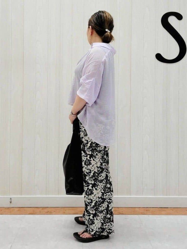 nanahachiさんの「SHOO･LA･RUE｜ゆるっと感がこなれ見え ワッシャーシアー半袖シャツ」を使ったコーディネート