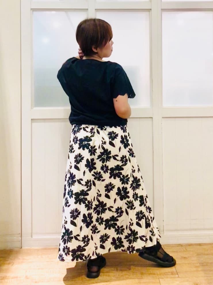 YYYさんの「SHOO･LA･RUE｜スカラップ刺繍レースが目を惹く ドルマントップス」を使ったコーディネート