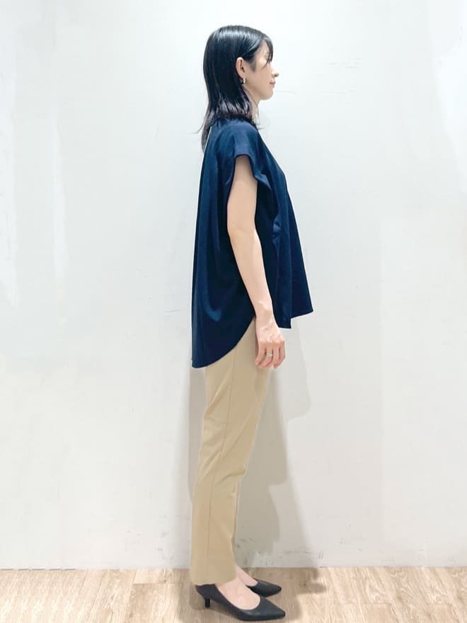 momokoさんの「OPAQUE.CLIP｜麻混ハイストレッチイージースティックパンツ【洗濯機洗い可】」を使ったコーディネート
