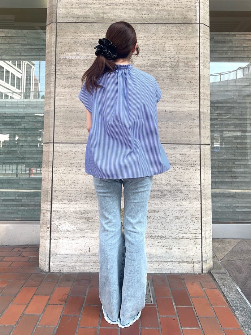AIRIさんの「SHOO･LA･RUE｜【洗える/S-LL】プチフリル襟が女性らしい フレンチスリーブシャツ」を使ったコーディネート