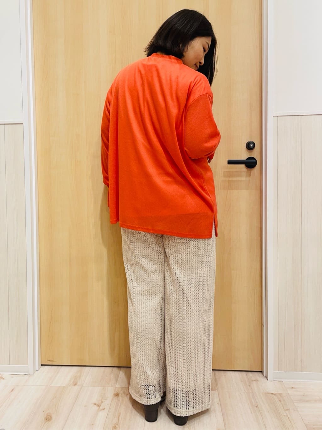 すーさんの「SHOO･LA･RUE｜【S-LL/ひんやり/UV】手の甲まで隠れる トッパーカーディガン」を使ったコーディネート