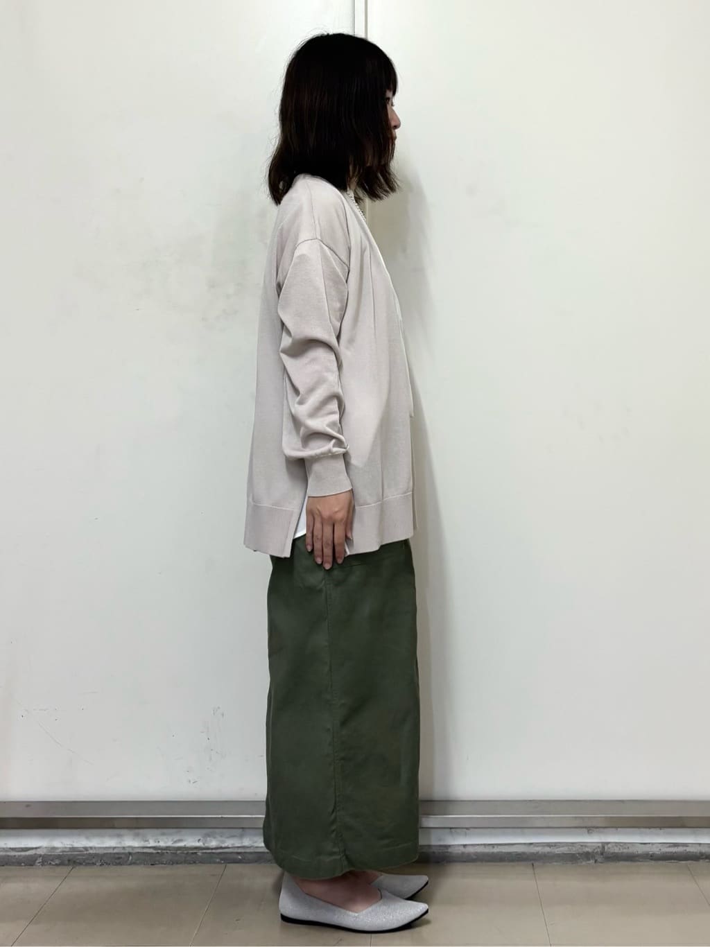 やまさんの「OPAQUE.CLIP｜ミドル丈トッパーニットカーディガン【洗濯機洗い可／接触冷感／抗ピル】」を使ったコーディネート