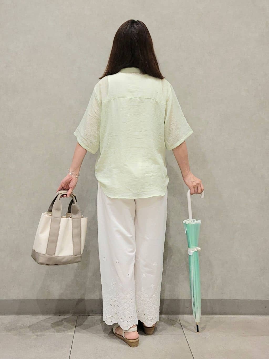 ユウさんの「SHOO･LA･RUE｜【S-LL】華やかさをプラスする 裾刺繍ストレートパンツ」を使ったコーディネート