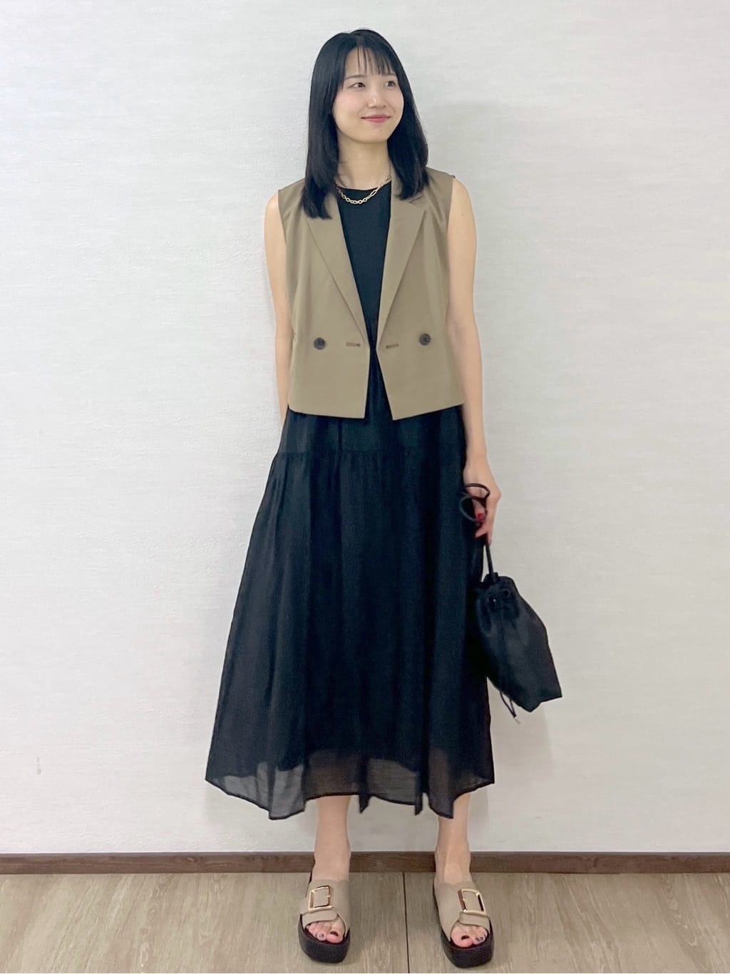 sachikoさんの「OPAQUE.CLIP｜麻混シアーギャザーティアードワンピース【洗濯機洗い可】」を使ったコーディネート