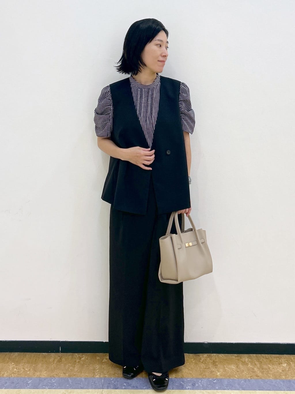 su.さんの「index｜柄プリントピンタックブラウス【洗濯機洗い可／イージーアイロン／防シワ】」を使ったコーディネート