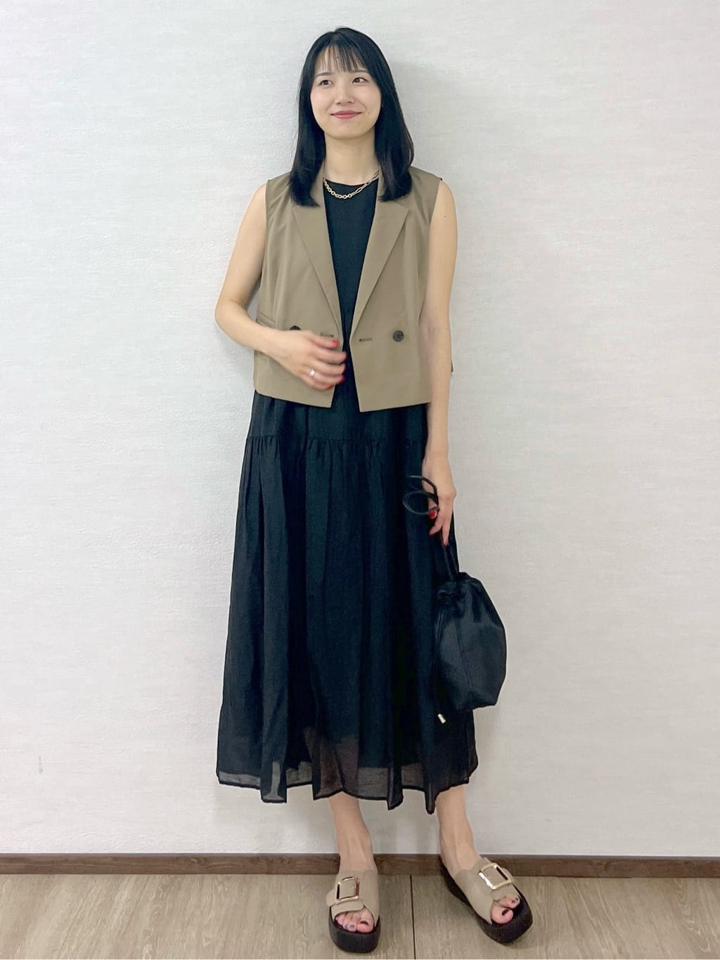 sachikoさんの「OPAQUE.CLIP｜麻混シアーギャザーティアードワンピース【洗濯機洗い可】」を使ったコーディネート