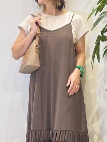 misakiさんの「SHOO･LA･RUE｜【ひんやり】シャーリングがアクセントに 大人のデザインキャミワンピース」を使ったコーディネート