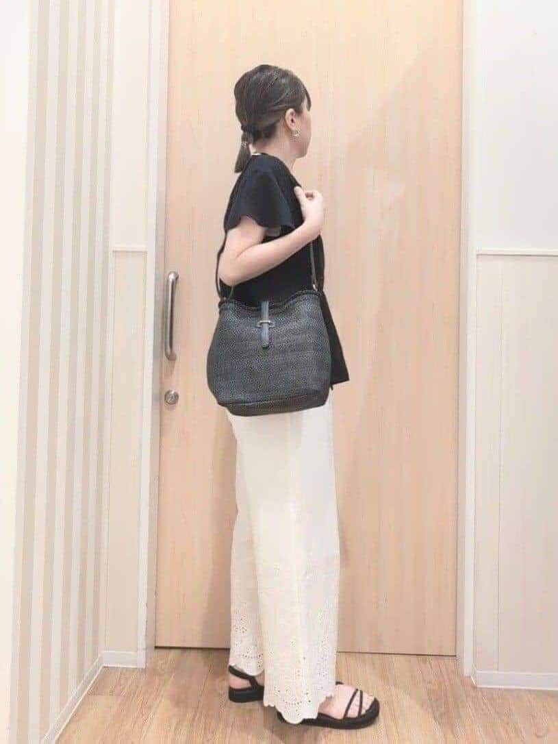 あさんの「SHOO･LA･RUE｜【S-LL】華やかさをプラスする 裾刺繍ストレートパンツ」を使ったコーディネート
