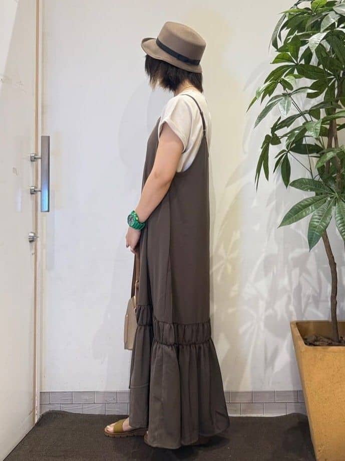 misakiさんの「SHOO･LA･RUE｜【ひんやり】シャーリングがアクセントに 大人のデザインキャミワンピース」を使ったコーディネート