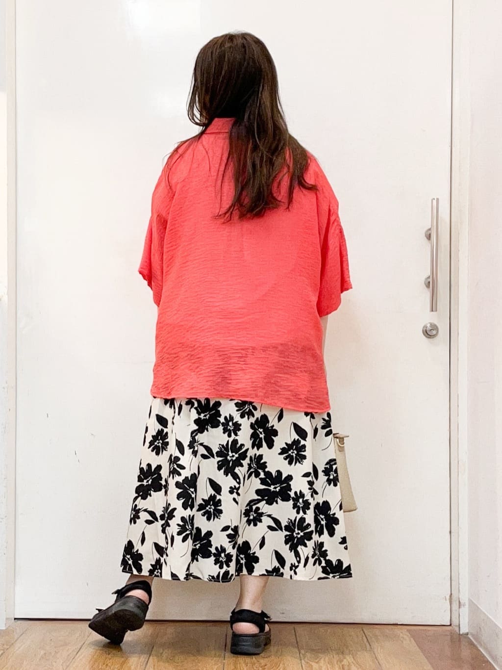 haruさんの「SHOO･LA･RUE｜ゆるっと感がこなれ見え ワッシャーシアー半袖シャツ」を使ったコーディネート