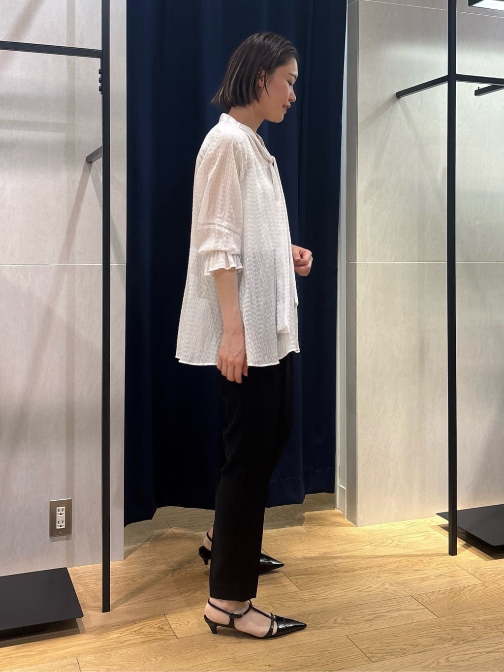 kanaeさんの「INDIVI｜【洗える／シャーリング素材】ボリューム袖エアリーブラウス」を使ったコーディネート