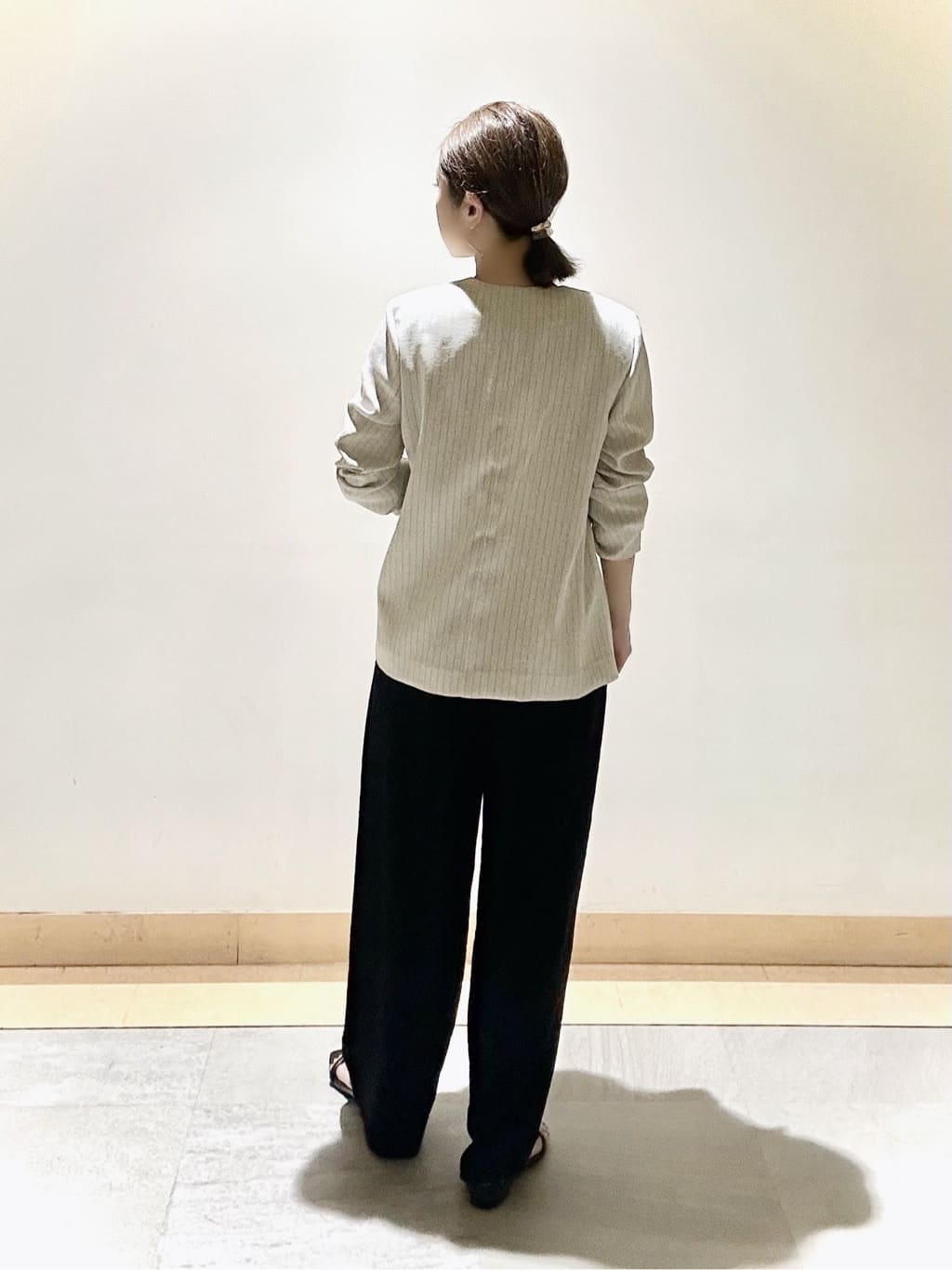 MAIさんの「INDIVI｜【洗える／UVケア／SETUP可能】ドロストワイドパンツ」を使ったコーディネート