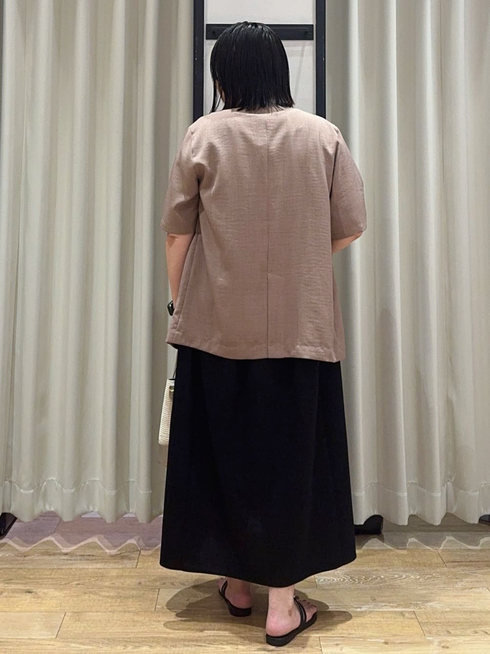 SoRAoさんの「grove｜軽やかに羽織れて、きちんと見え ハーフスリーブテーラードジャケット」を使ったコーディネート