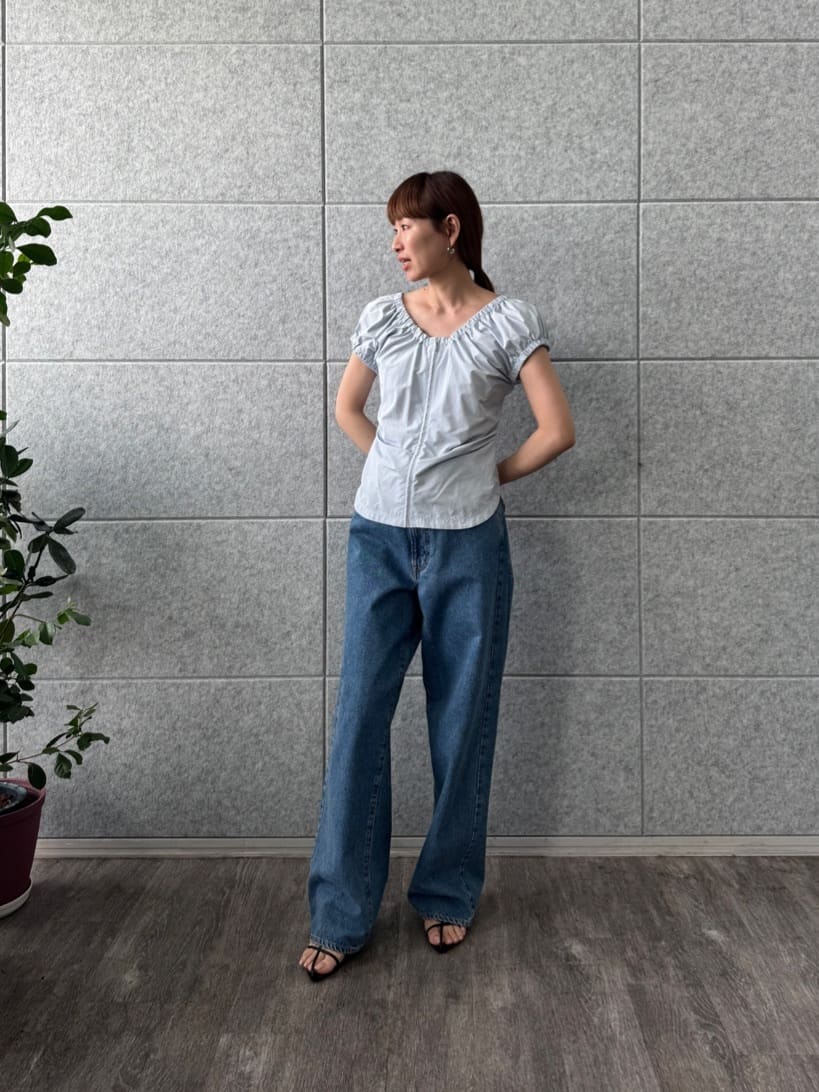 designer yukaさんの「CODE A｜sporty gathered blouse」を使ったコーディネート