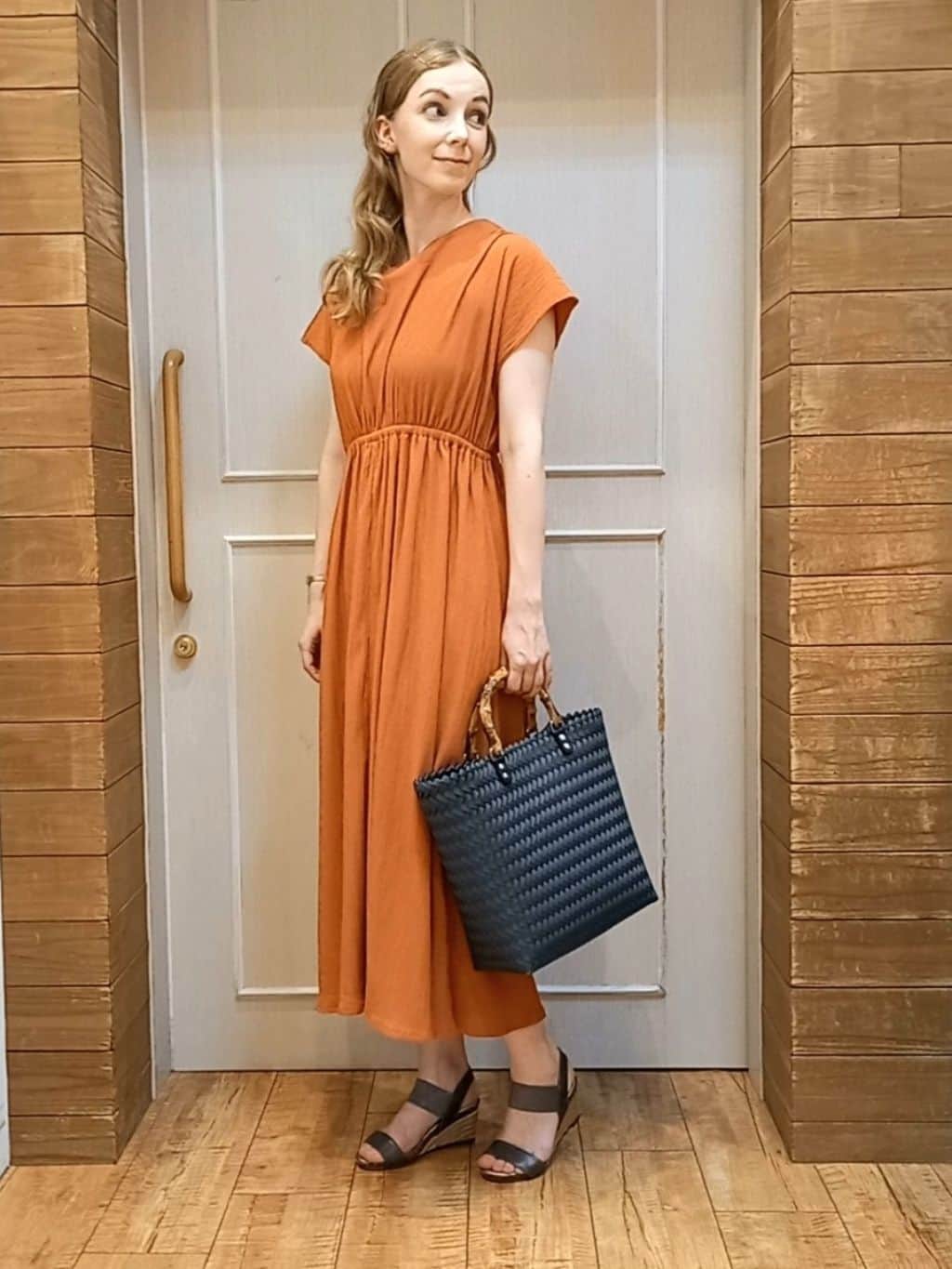 Mirkaさんの「SHOO･LA･RUE｜【前後2WAY】さらりと大人上品に 楊柳フレンチワンピース」を使ったコーディネート