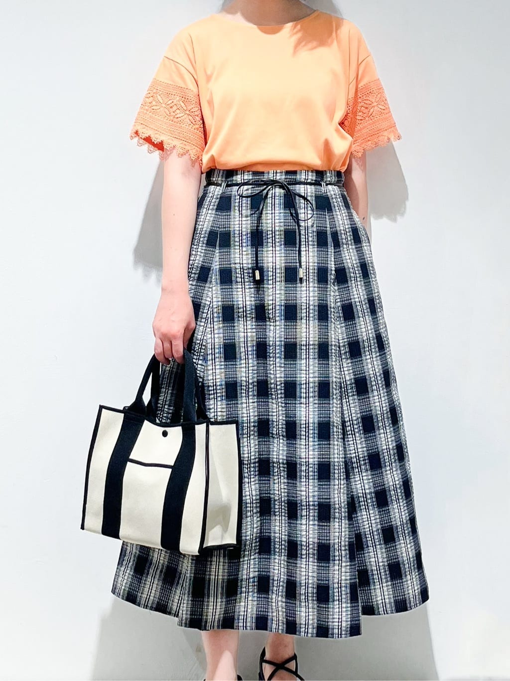 Fujiharuさんの「grove｜【洗える/二の腕カバー】上品なレースで叶える、きちんと見えの夏Tシャツ」を使ったコーディネート
