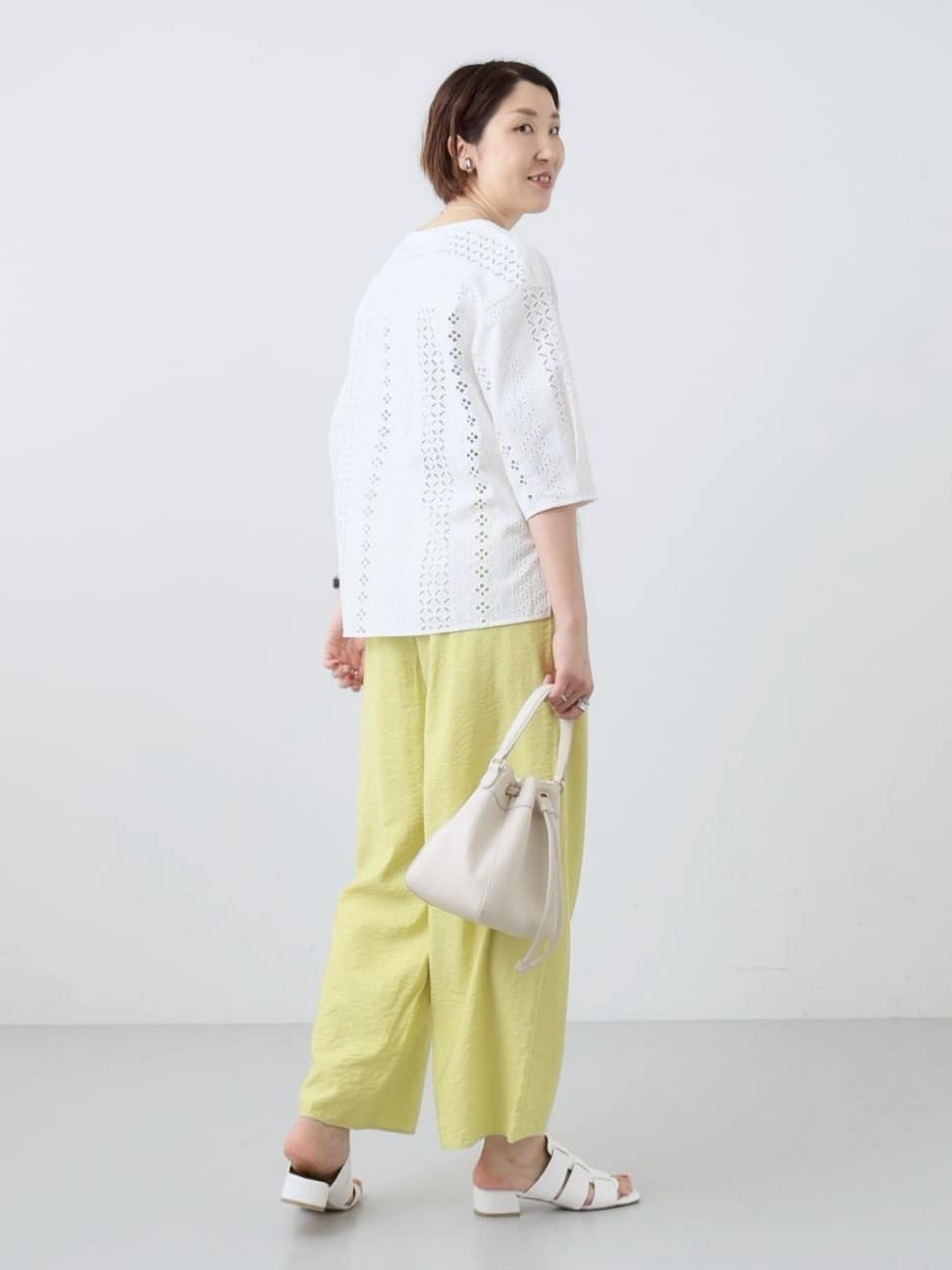 yuriさんの「INDIVI｜【洗える／UVケア／SETUP可能】ドロストワイドパンツ」を使ったコーディネート