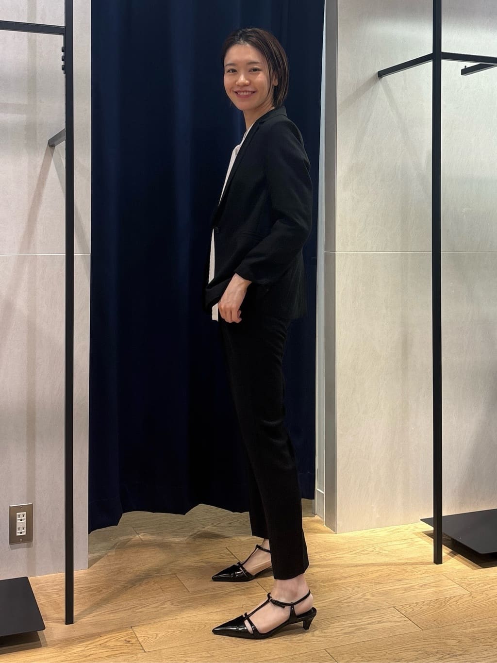 kanaeさんの「INDIVI｜【洗える／シャーリング素材】ボリューム袖エアリーブラウス」を使ったコーディネート