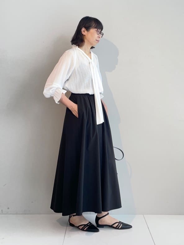 murayamaさんの「INDIVI｜【洗える／シャーリング素材】ボリューム袖エアリーブラウス」を使ったコーディネート