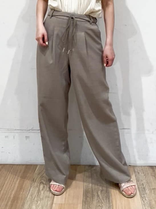 山さんさんの「grove｜ロープベルトで差がつく 洗練リラックスパンツ」を使ったコーディネート