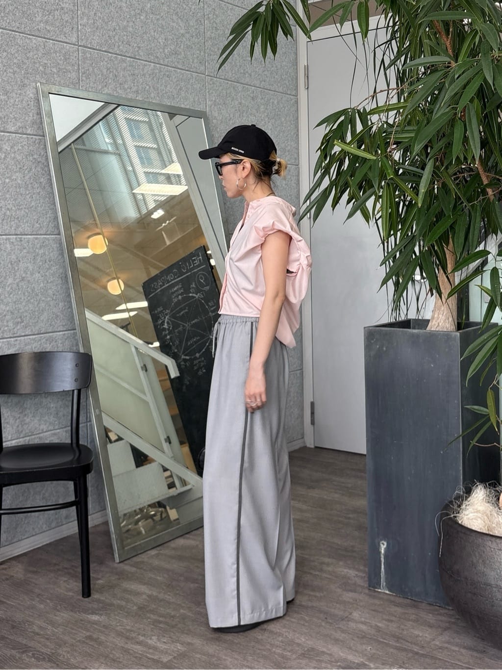 kotakiさんの「INDIVI｜【セットアップ可能】サキソニーサイドラインパンツ」を使ったコーディネート