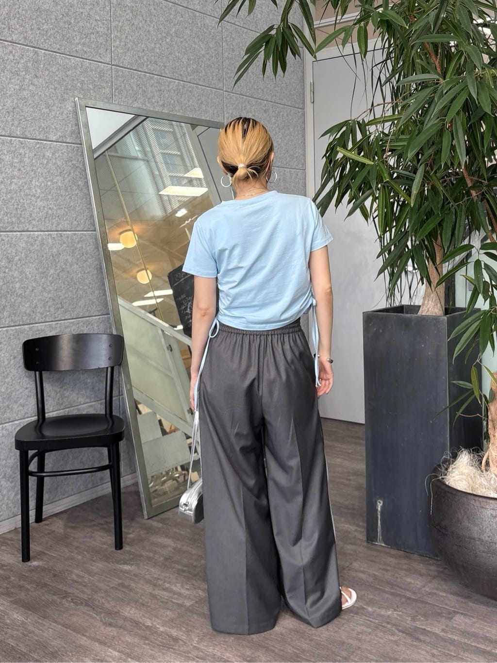 kotakiさんの「INDIVI｜【セットアップ可能】サキソニーサイドラインパンツ」を使ったコーディネート