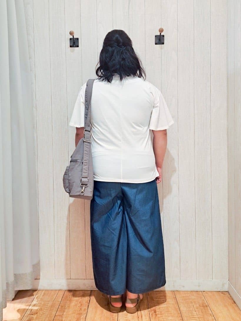 kotomiさんの「SHOO･LA･RUE｜【洗える/S-LL/ひんやり】金ボタンがアクセント　大人のデニムガウチョパンツ」を使ったコーディネート