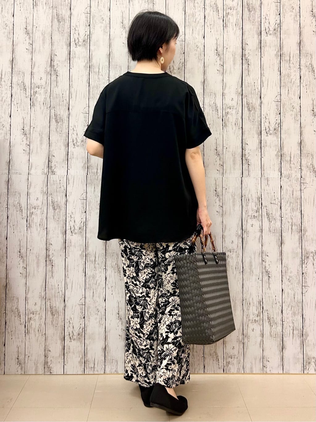 ちぐささんの「SHOO･LA･RUE｜【洗える/プチプラ】大人の抜け感をプラスする バンドカラーシャツ」を使ったコーディネート