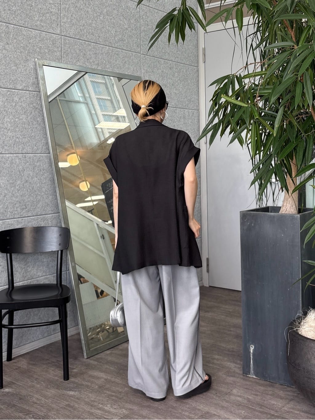 kotakiさんの「INDIVI｜【セットアップ可能】サキソニーサイドラインパンツ」を使ったコーディネート