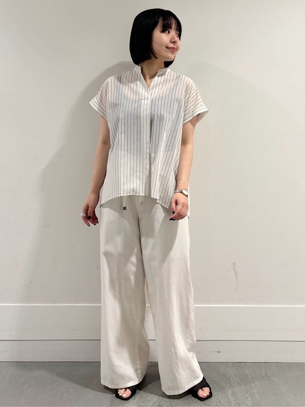 モエカさんの「UNTITLED｜【洗える/スキッパー】フレンチスリーブシアーブラウス」を使ったコーディネート