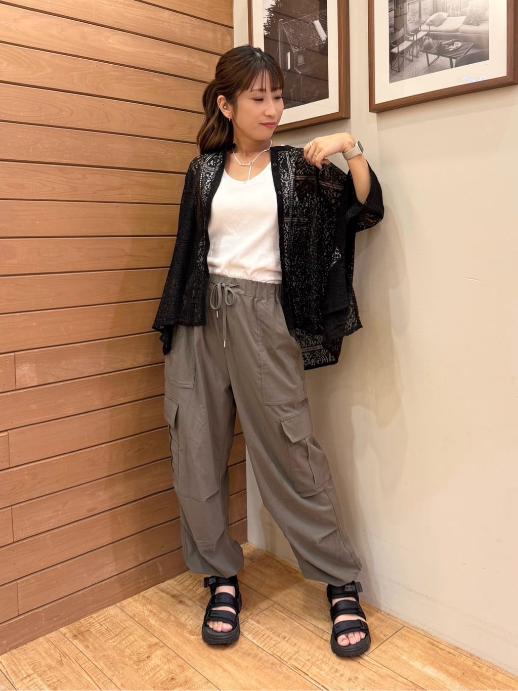 MINMINさんの「SHOO･LA･RUE｜大人レトロスタイルに レースポンチョシャツ」を使ったコーディネート