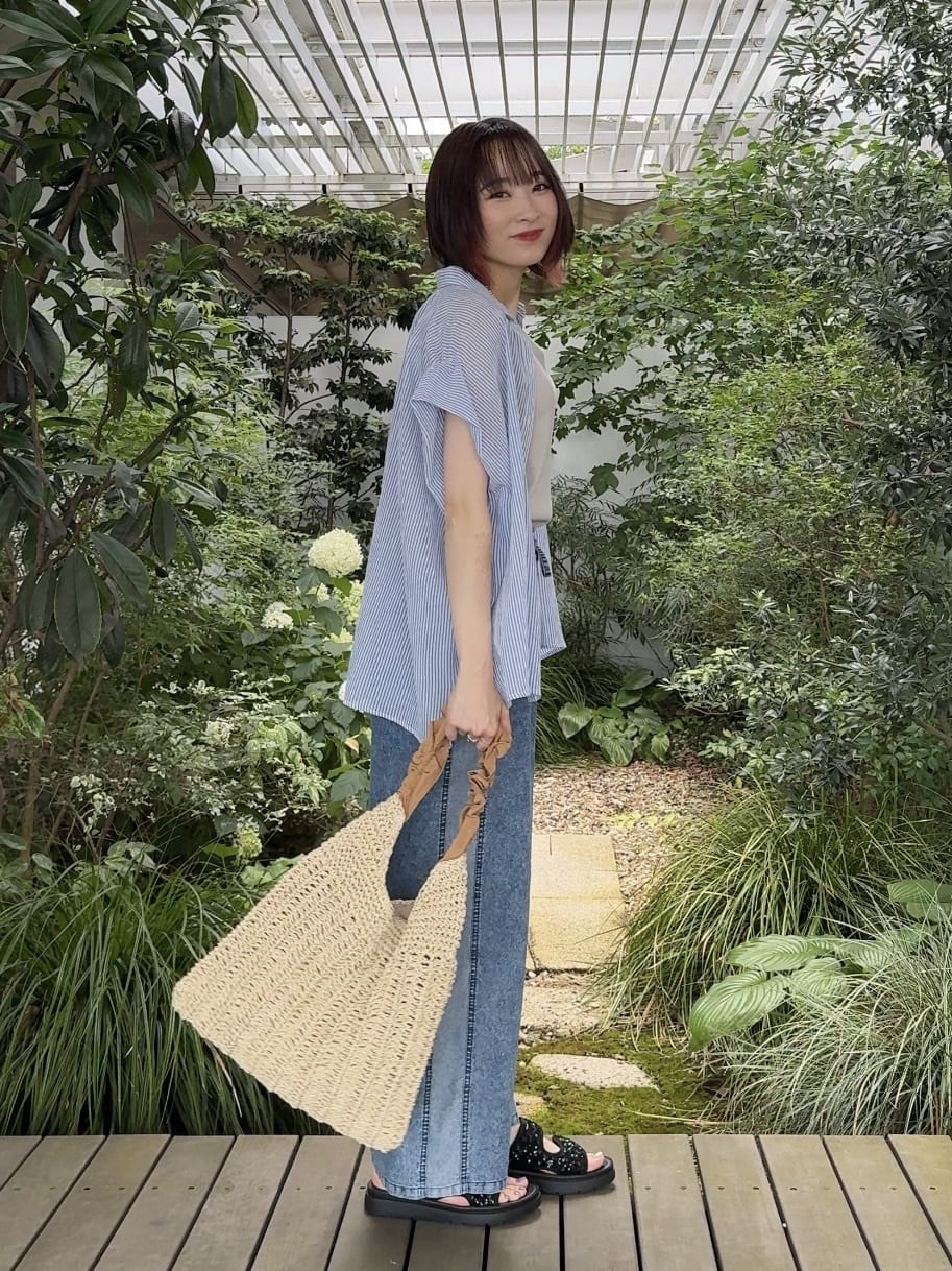 𝐜𝐡𝐢𝐤𝐚さんの「SHOO･LA･RUE｜【S-LL】さらシャリコットン 上品なシアー感のデザインシャツ」を使ったコーディネート