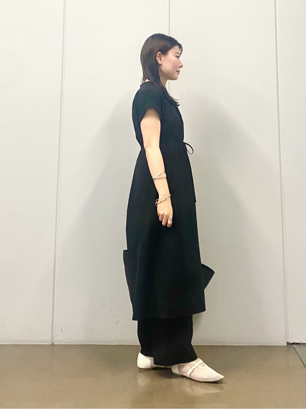 misakiさんの「INDIVI｜【洗える／UVケア／SETUP可能】ドロストワイドパンツ」を使ったコーディネート