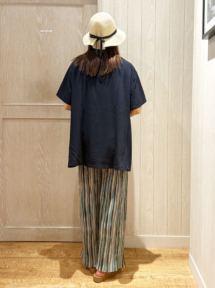 yukaさんの「SHOO･LA･RUE｜【S-LL/洗える/体型カバー/5分袖】涼しくきれいに決まる Aライントップス」を使ったコーディネート