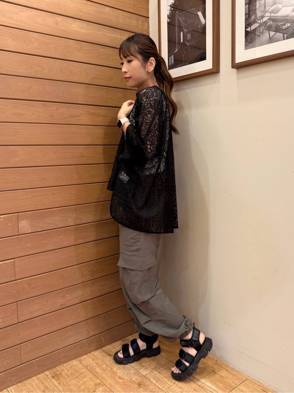 MINMINさんの「SHOO･LA･RUE｜大人レトロスタイルに レースポンチョシャツ」を使ったコーディネート