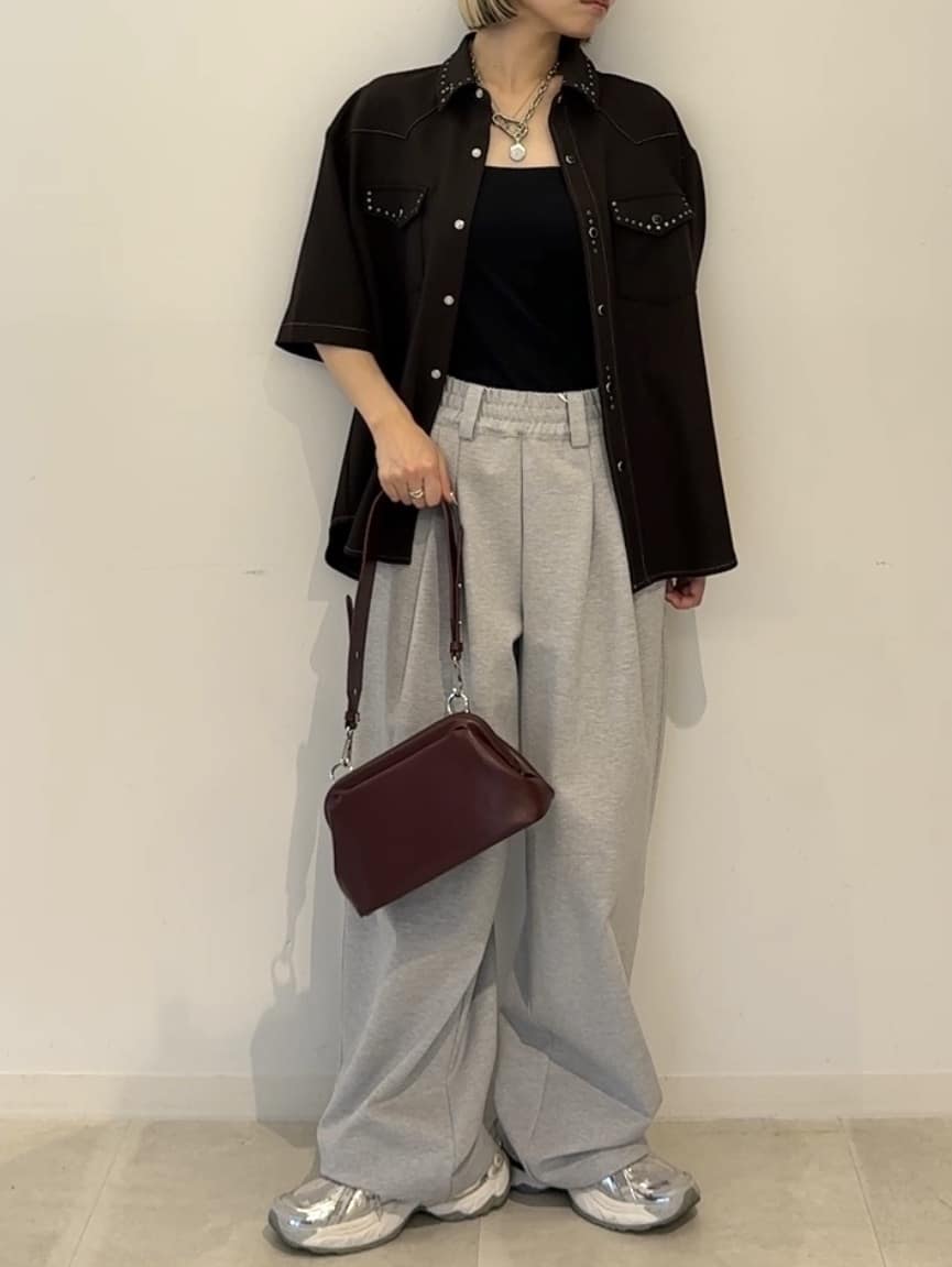 川本葵さんの「tk.TAKEO KIKUCHI｜ウェスタンスタッズシャツ」を使ったコーディネート