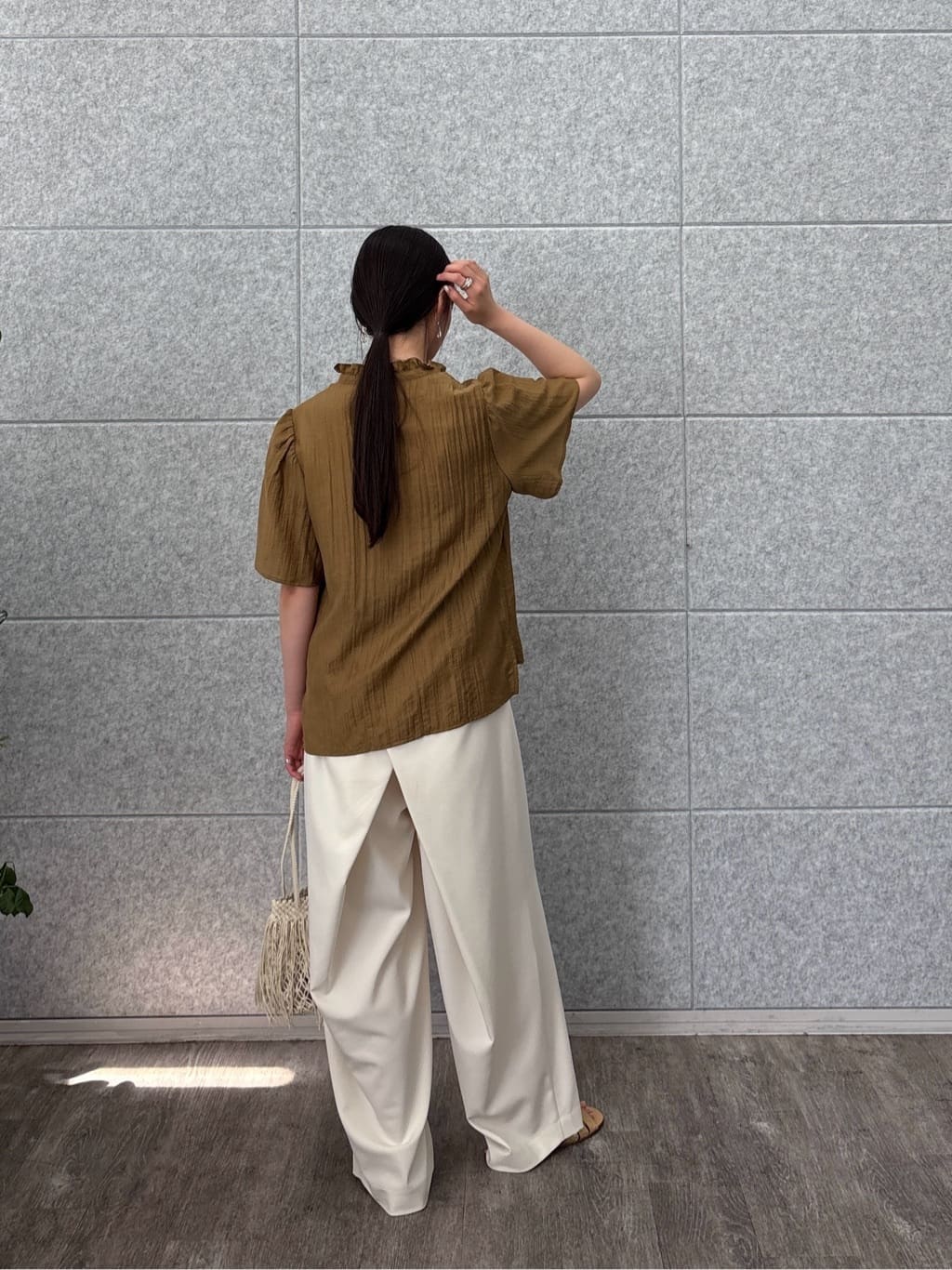 akiさんの「INDIVI｜バッククロスモードパンツ」を使ったコーディネート