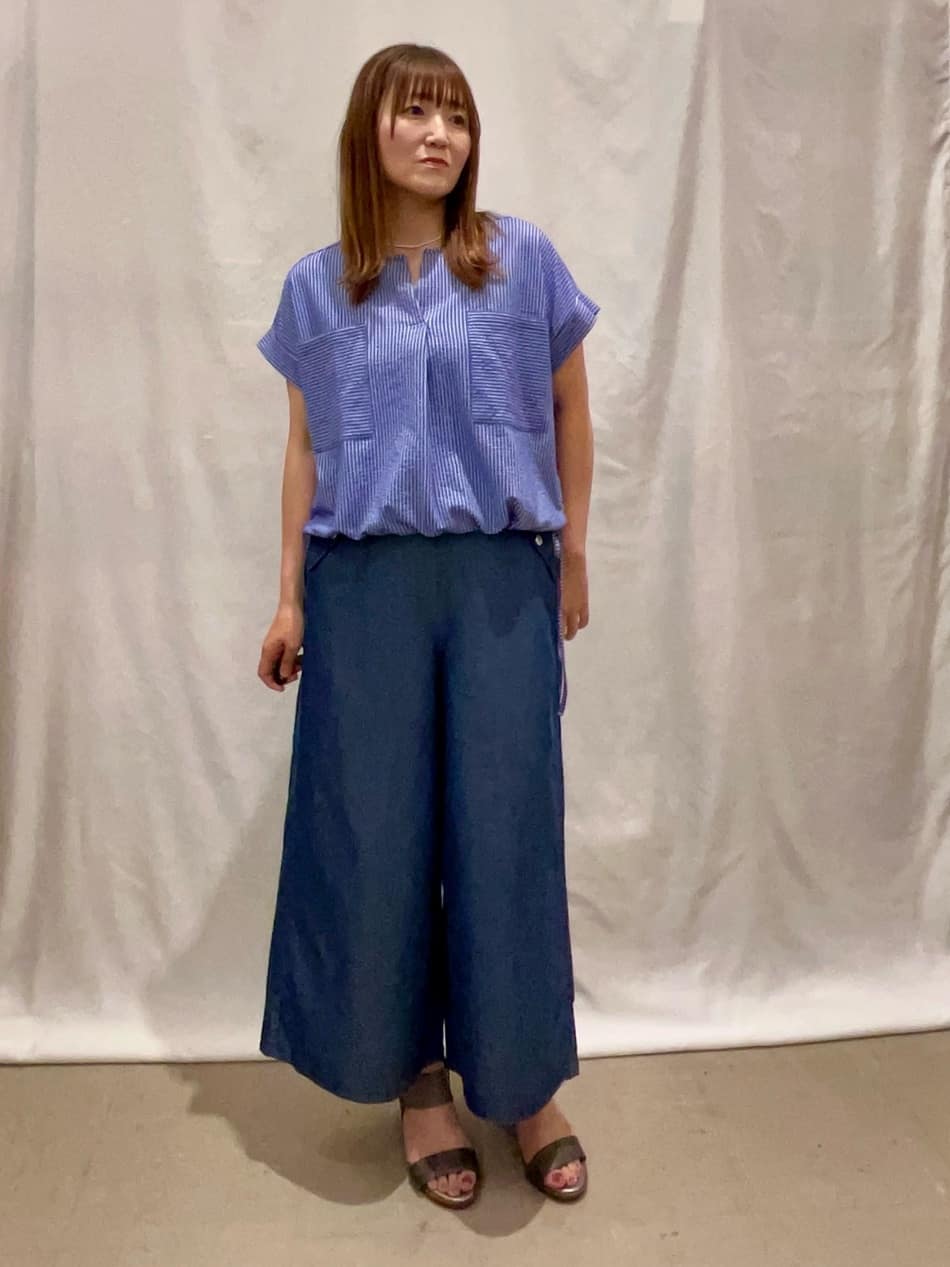 ゆっきーさんの「SHOO･LA･RUE｜【洗える/S-LL】シルエット変化を楽しめる サッカーストライプ柄スキッパートップス」を使ったコーディネート