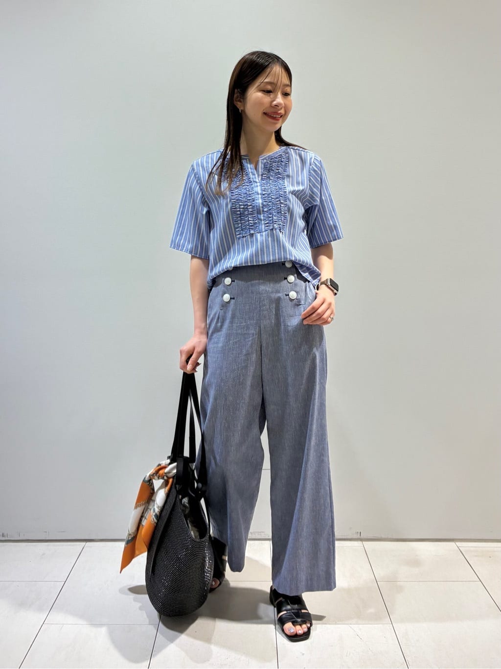 KAOさんの「INDIVI｜【洗える】胸元タックフリルブラウス」を使ったコーディネート