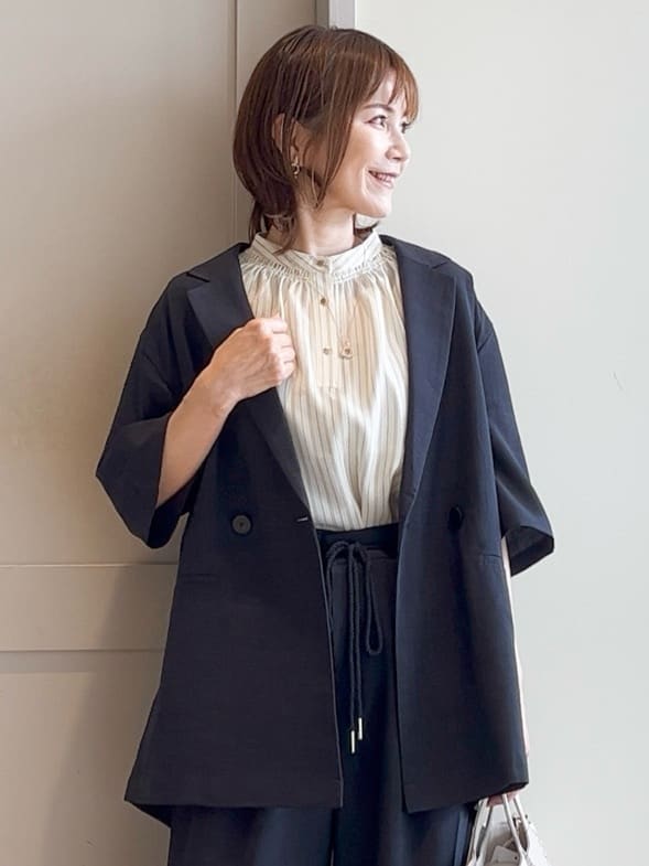 yamakoさんの「grove｜軽やかに羽織れて、きちんと見え ハーフスリーブテーラードジャケット」を使ったコーディネート