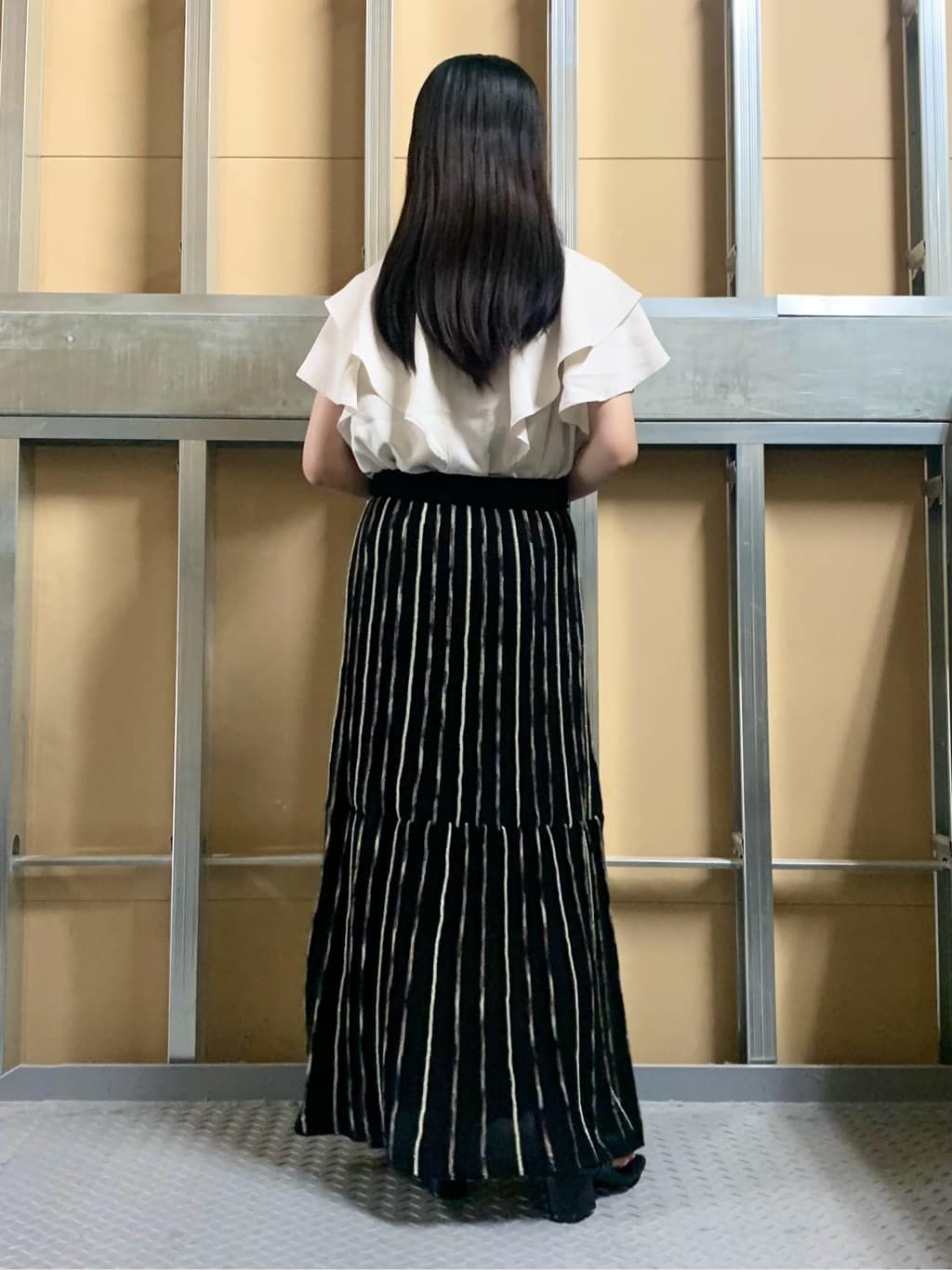 sahoさんの「THE SHOP TK｜【ONOFF活躍】フリルデザインブラウス/セットアップ可」を使ったコーディネート